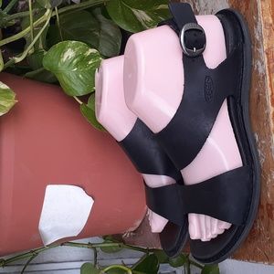 KEEN SANDALS 7.5 LEATHER 🖤